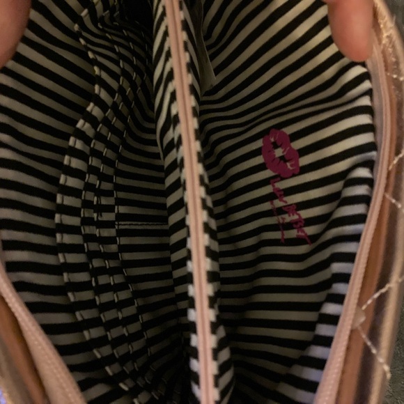 Betsey Johnson Rose Gold Quilted Wristlet with cute heart detail NWT Betsey - Picture 3 of 3